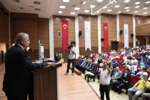 56 bin Suriyeli &ouml;ğrenciye T&uuml;rk&ccedil;e &ouml;ğretim seti