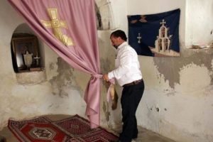 Tarihi kilise imama emanet