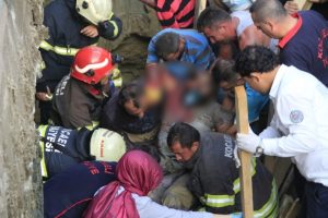 G&ouml;&ccedil;&uuml;k altından &ccedil;ıkarılan iş&ccedil;i hayatını kaybetti