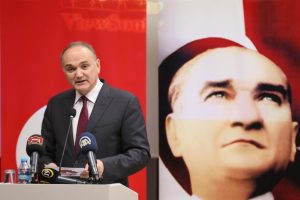 Bakan &Ouml;zl&uuml;: "Geleceğiniz varsa g&ouml;receğiniz de var"