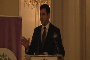 Selahattin Demirtaş: "Yenikapı Ruhu T&uuml;rkiye'yi ikiye b&ouml;lm&uuml;şt&uuml;r"