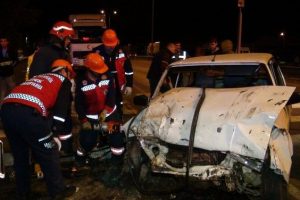 Alkoll&uuml; s&uuml;r&uuml;c&uuml; dehşet sa&ccedil;tı: 3 &ouml;l&uuml;, 1 ağır yaralı