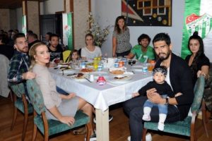 Bursasporlu futbolcular &Ouml;zl&uuml;ce'de aileleriyle buluştu