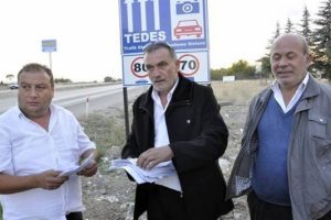 Otob&uuml;s şof&ouml;r&uuml; TEDES y&uuml;z&uuml;nden yolcuları indirip eylem yaptı