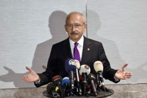"Tam demokrasiyi savunuyoruz"