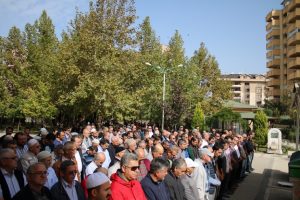 Bursa'da 6 kişiyi hayata bağlayan annenin cenazesinde g&ouml;z yaşları sel oldu