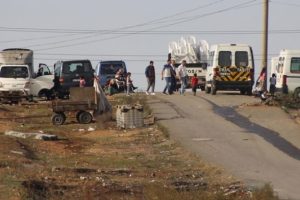 Hırsızlık operasyonu yapan polislere taşla saldırdılar