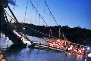 Bali'de asma k&ouml;pr&uuml; &ccedil;&ouml;kt&uuml;: 9 kişi &ouml;ld&uuml;