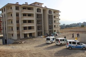 5. kattan d&uuml;şen iş&ccedil;i hayatını kaybetti