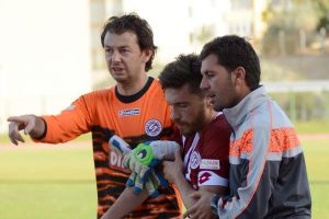 G&ouml;khan S&uuml;zen, taraftarla tartıştı