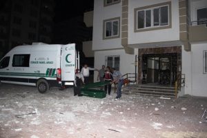 Canlı bombanın cesedi Adli Tıp'a kaldırıldı