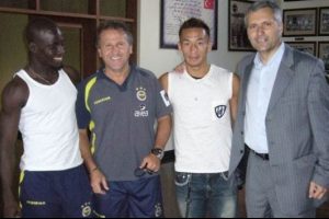 Fenerbah&ccedil;eli eski y&ouml;neticiden Aziz Yıldırım'a şok tepki