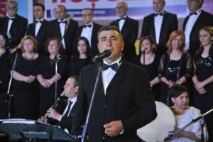 Bursa'da g&uuml;nd&uuml;z elektrik ustası, gece ses sanat&ccedil;ısı