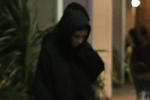Kardashian soygun sonrası ilk kez ortaya &ccedil;ıktı