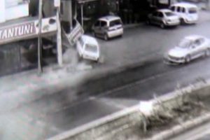 Takla atan otomobilden şans eseri kurtuldu