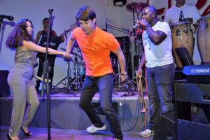 Survivor Hilmi Cem'den salsa şov