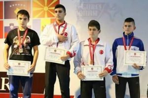 Bursa Osmangazili g&uuml;reş&ccedil;i Balkan Şampiyonu