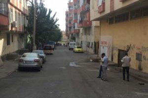 Okul &ouml;n&uuml;ndeki torbacılar lise &ouml;ğrencisini &ouml;ld&uuml;rd&uuml;