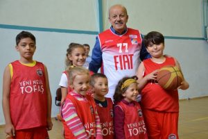 Bursa'da İznikli minikler basketbolla tanışıyor