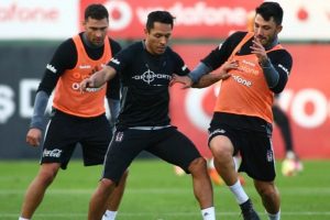 Beşiktaş Napoli ma&ccedil;ı hazırlıklarını s&uuml;rd&uuml;rd&uuml;