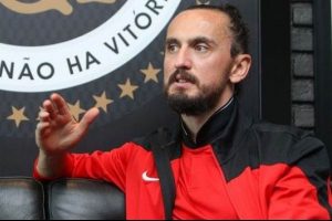 Tuncay Şanlı, Sakaryaspor ile g&ouml;r&uuml;ş&uuml;yor