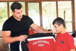 Kayaalp'ten b&uuml;y&uuml;k destek