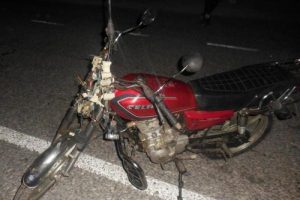 Motosiklet ata &ccedil;arptı: 1'i ağır, 2 yaralı