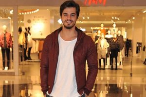 Berk Atan mağazaları gezdi