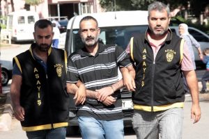 Firari h&uuml;k&uuml;ml&uuml; polisten ka&ccedil;amadı
