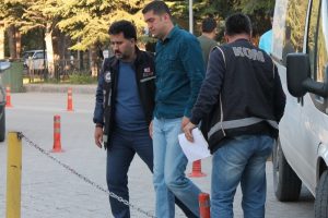 7 ilde polislere FET&Ouml; operasyonu: 11 g&ouml;zaltı