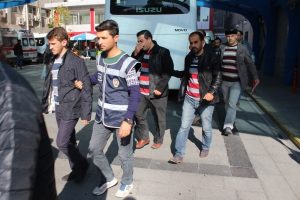 Diyarbakır'dan İzmir'e uyuşturucu sevkine polis darbesi