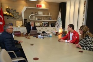 Bursa'da milli atletten Bozbey'e teşekk&uuml;r ziyareti