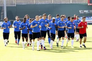 Antalyaspor'da hazırlıklar 3 eksikle devam etti