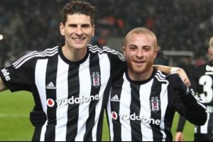 G&ouml;khan T&ouml;re ve Mario Gomez d&ouml;n&uuml;yor!