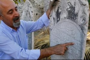 138 yıllık mezar taşında "et, domates" fiyatı