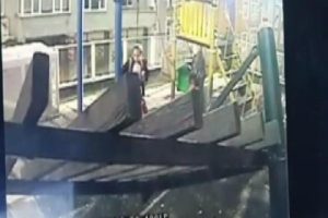 Halk Otob&uuml;s&uuml;n&uuml;n parka girme anı kameraya yansıdı