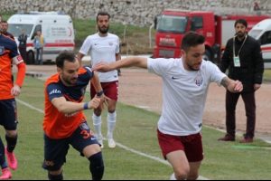 Bandırmaspor'da 4 futbolcu s&uuml;resiz kadro dışı bırakıldı