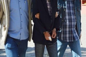 İzmir'de &ouml;ğretmenlere FET&Ouml; operasyonu