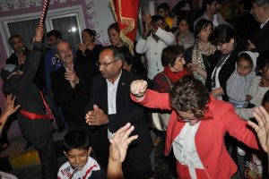 Roman vekile davul zurnalı karşılama
