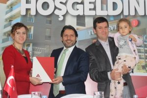 Bursa'da Tuana Evleri'nde tapu ve anahtarlar teslim edildi