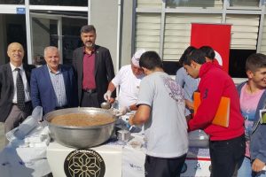 Bursa Uludağ &Uuml;niversitesi'nde aşure ikramı