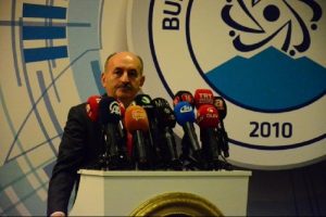 Bakan M&uuml;ezzinoğlu'ndan Bursa'da gen&ccedil;lere adam olmanın tarifi