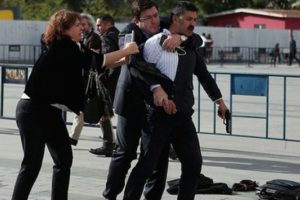 Can D&uuml;ndar'a saldıran sanık tahliye edildi