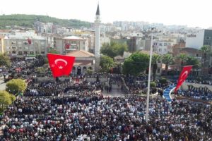 İzmir şehidini son yolculuğuna uğurladı