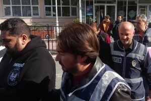 Sahte oturum belgesi d&uuml;zenleyen 4 Iraklı tutuklandı