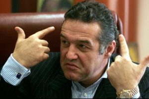 Becali adeta dalga ge&ccedil;ti!