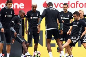 Beşiktaş, Antalyaspor ma&ccedil;ı hazırlıklarını s&uuml;rd&uuml;rd&uuml;