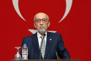 Vefa K&uuml;&ccedil;&uuml;k'ten Aziz Yıldırım'a destek