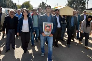 HDP'li vekil ter&ouml;rist cenazesinde