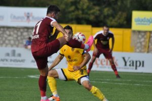 İneg&ouml;lspor, sahasında berabere kaldı